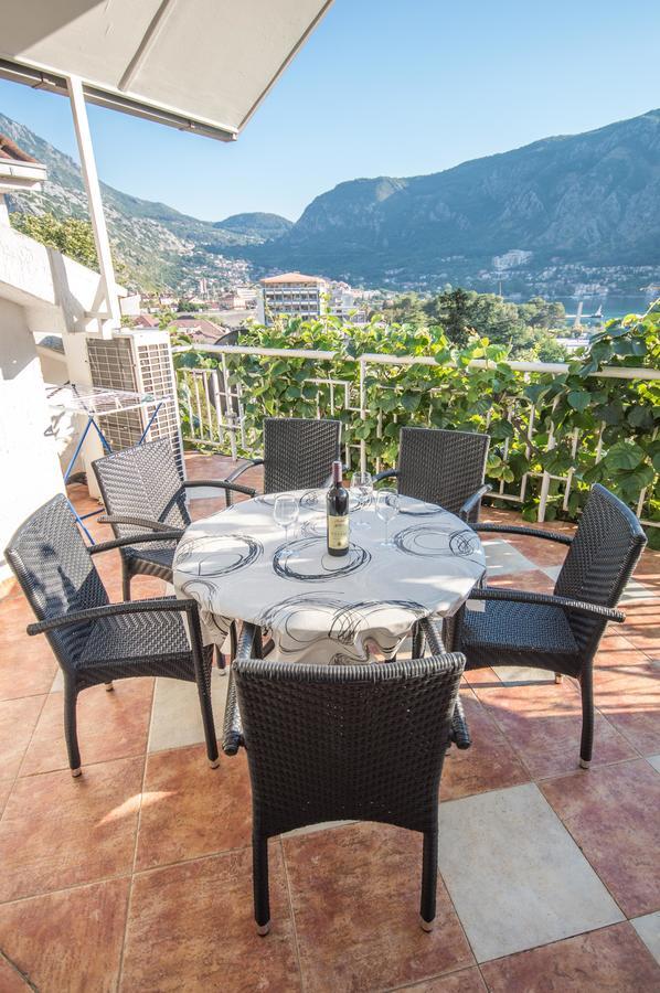 Apartment Kiwi Kotor Exterior photo